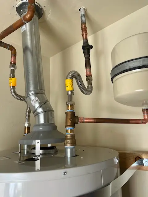 Water heater installation and plumbing repair in El Pueblo